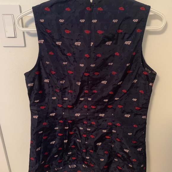 Banana Republic Sleeveless Business Casual Top - Picture 3 of 3